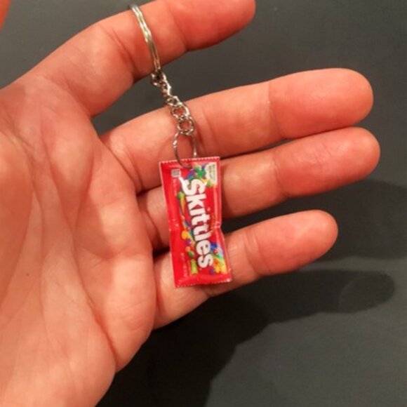 Skittles Keychain – Taste the Rainbow Everywhere - Picture 6 of 9